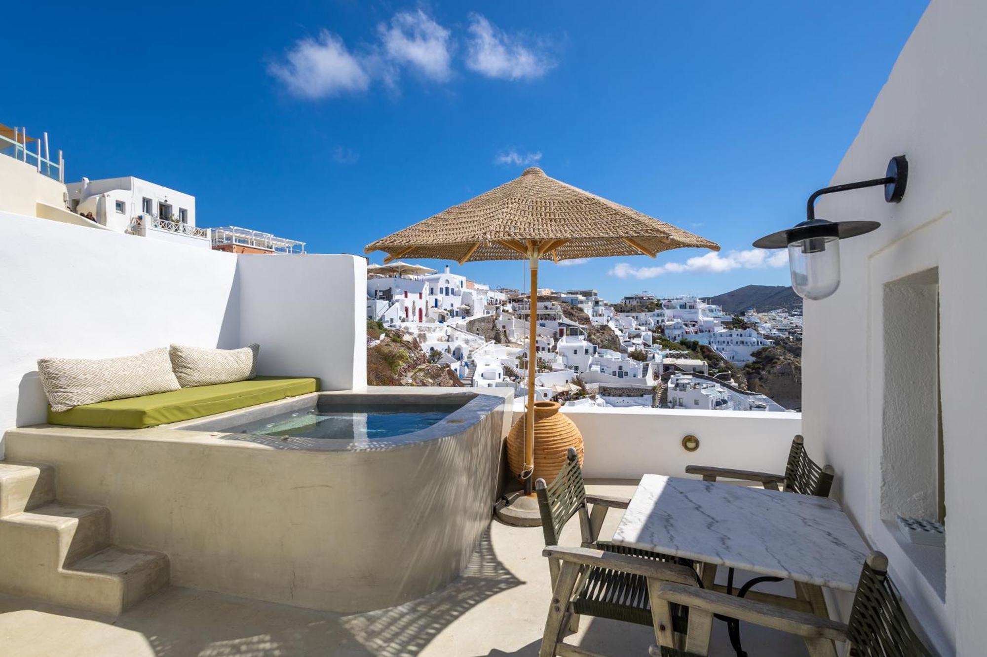 Rhenia'S Suites Oia  Exterior photo